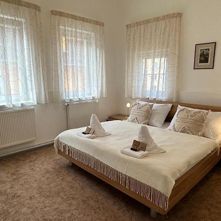 Apartment Bohemia Karlovy Vary Bagian luar foto